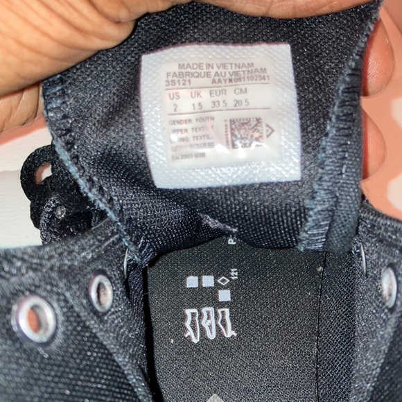 Converse sneakers worn a few times - Picture 3 of 4